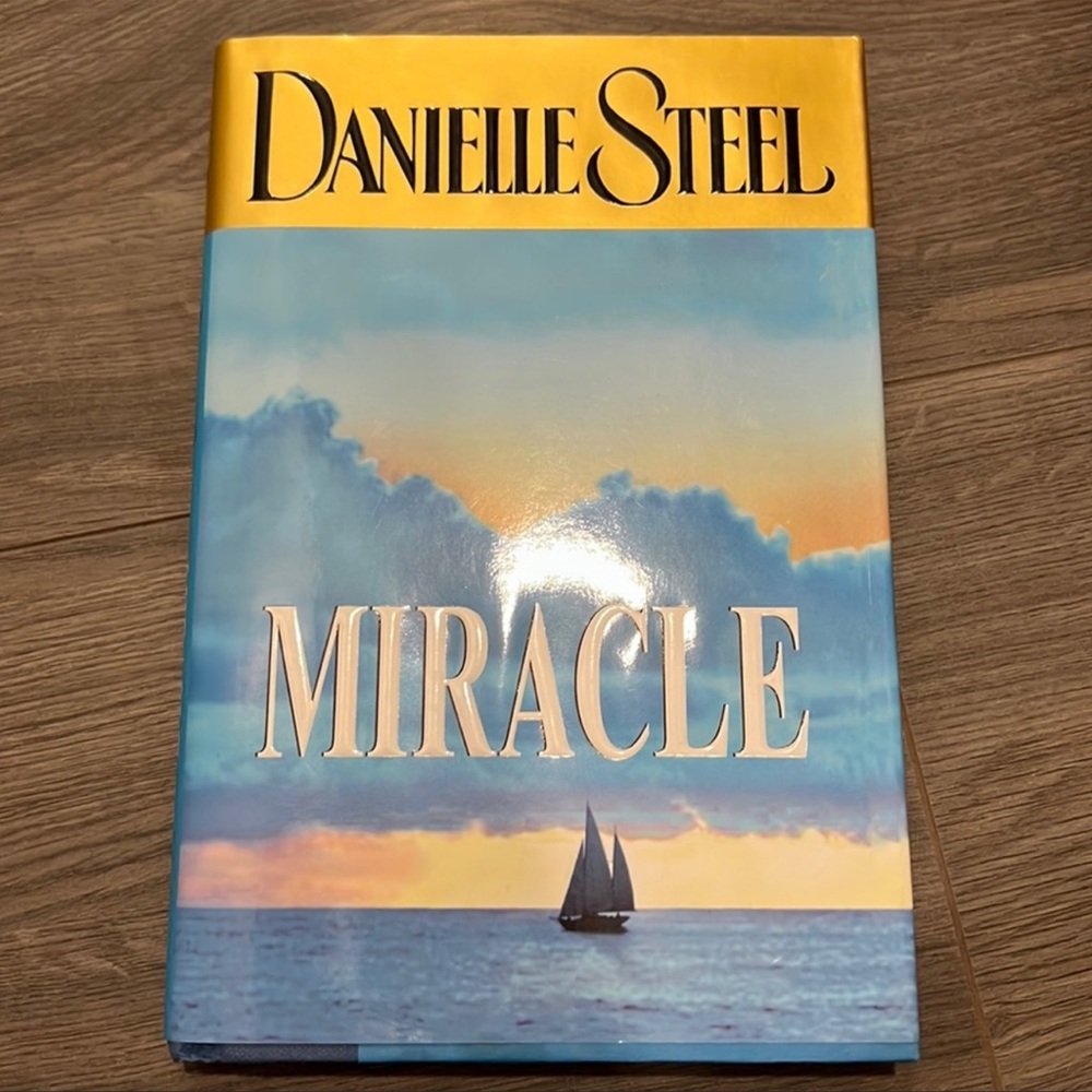 ⭐️3 for $25⭐️ Hardcover | Miracle by Danielle Steel